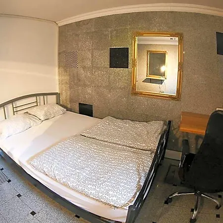 24 Hostel