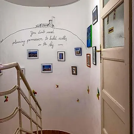 Hostel 24 *