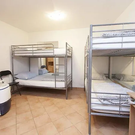 Hostel 24 *