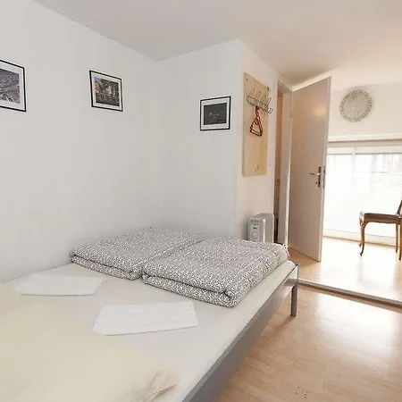 Hostel 24